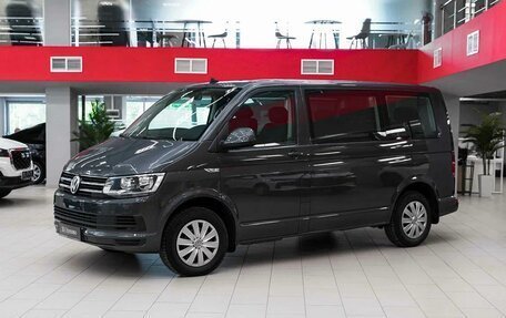 Volkswagen Caravelle T6 рестайлинг, 2019 год, 2 750 000 рублей, 1 фотография