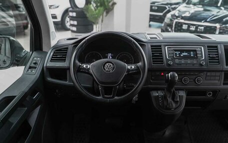 Volkswagen Caravelle T6 рестайлинг, 2019 год, 2 750 000 рублей, 6 фотография