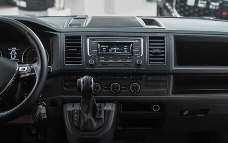 Volkswagen Caravelle T6 рестайлинг, 2019 год, 2 750 000 рублей, 7 фотография