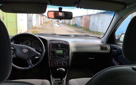 Toyota Avensis III рестайлинг, 2001 год, 370 000 рублей, 14 фотография