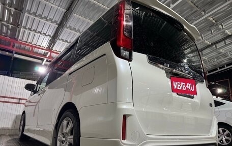 Toyota Noah III, 2016 год, 1 950 000 рублей, 2 фотография