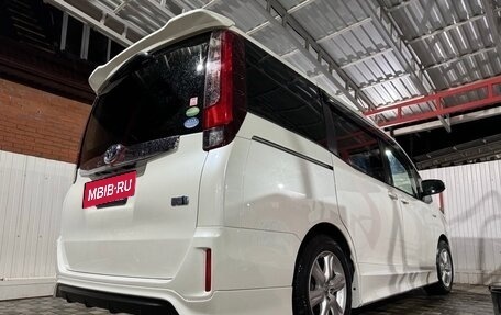 Toyota Noah III, 2016 год, 1 950 000 рублей, 3 фотография