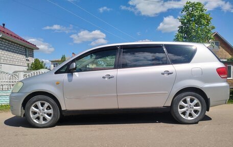 Toyota Ipsum II, 2002 год, 690 000 рублей, 2 фотография