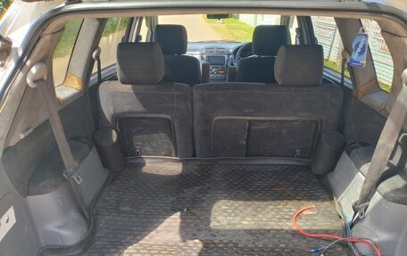 Toyota Ipsum II, 2002 год, 690 000 рублей, 9 фотография