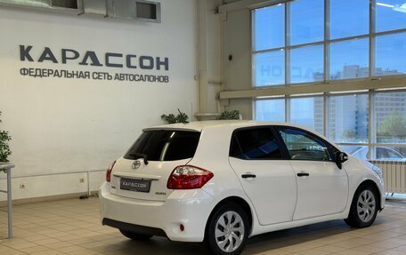 Toyota Auris II, 2010 год, 670 000 рублей, 2 фотография