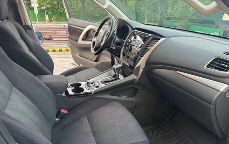 Mitsubishi Pajero Sport III рестайлинг, 2019 год, 3 250 000 рублей, 10 фотография