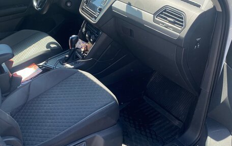 Volkswagen Tiguan II, 2018 год, 2 300 000 рублей, 6 фотография