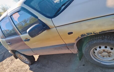 Chevrolet Niva I рестайлинг, 2004 год, 150 000 рублей, 3 фотография