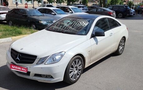 Mercedes-Benz E-Класс, 2011 год, 1 100 000 рублей, 1 фотография