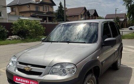 Chevrolet Niva I рестайлинг, 2017 год, 830 000 рублей, 3 фотография