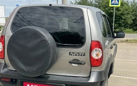 Chevrolet Niva I рестайлинг, 2017 год, 830 000 рублей, 2 фотография