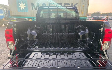 Toyota Hilux VIII, 2025 год, 5 378 000 рублей, 15 фотография