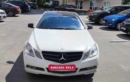 Mercedes-Benz E-Класс, 2011 год, 1 100 000 рублей, 8 фотография