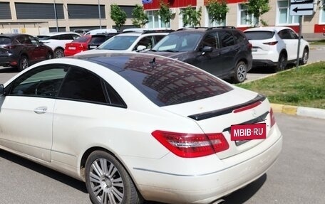 Mercedes-Benz E-Класс, 2011 год, 1 100 000 рублей, 3 фотография