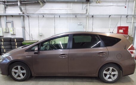 Toyota Prius v (+) I (ZVW40/41) рестайлинг, 2015 год, 1 750 000 рублей, 23 фотография