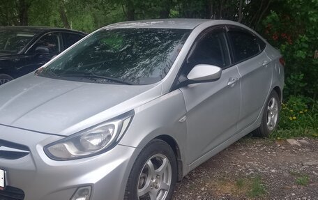 Hyundai Solaris II рестайлинг, 2012 год, 700 000 рублей, 4 фотография