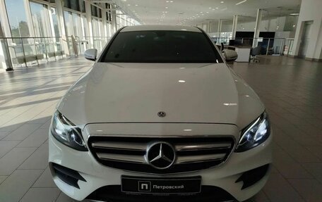 Mercedes-Benz E-Класс, 2019 год, 3 000 000 рублей, 3 фотография
