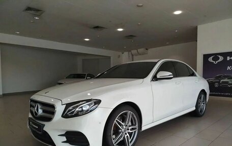 Mercedes-Benz E-Класс, 2019 год, 3 000 000 рублей, 4 фотография