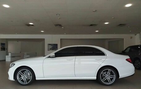 Mercedes-Benz E-Класс, 2019 год, 3 000 000 рублей, 5 фотография