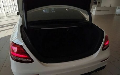 Mercedes-Benz E-Класс, 2019 год, 3 000 000 рублей, 8 фотография