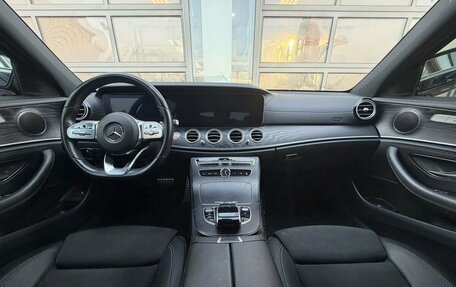 Mercedes-Benz E-Класс, 2019 год, 3 000 000 рублей, 11 фотография