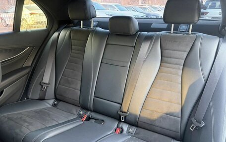 Mercedes-Benz E-Класс, 2019 год, 3 000 000 рублей, 28 фотография