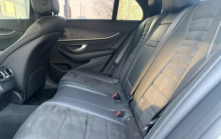 Mercedes-Benz E-Класс, 2019 год, 3 000 000 рублей, 27 фотография