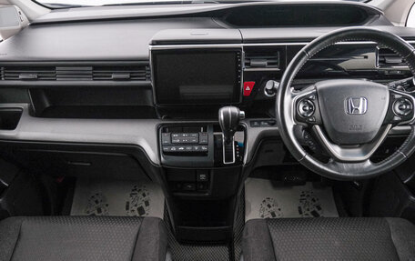 Honda Stepwgn IV, 2018 год, 2 239 000 рублей, 11 фотография