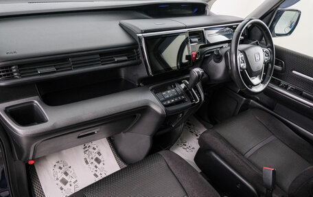 Honda Stepwgn IV, 2018 год, 2 239 000 рублей, 13 фотография