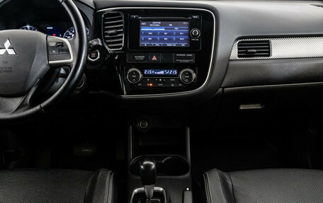 Mitsubishi Outlander III рестайлинг 3, 2014 год, 1 399 000 рублей, 12 фотография