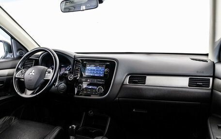 Mitsubishi Outlander III рестайлинг 3, 2014 год, 1 399 000 рублей, 9 фотография