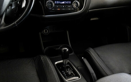 Mitsubishi Outlander III рестайлинг 3, 2014 год, 1 399 000 рублей, 13 фотография
