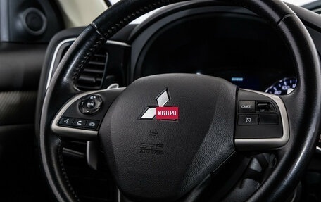 Mitsubishi Outlander III рестайлинг 3, 2014 год, 1 399 000 рублей, 11 фотография