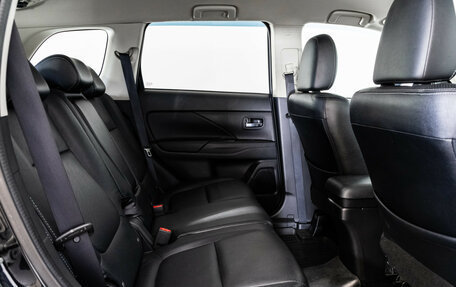 Mitsubishi Outlander III рестайлинг 3, 2014 год, 1 399 000 рублей, 19 фотография