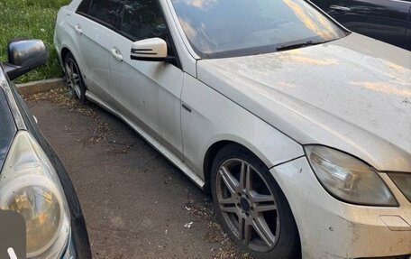 Mercedes-Benz E-Класс, 2010 год, 650 000 рублей, 3 фотография