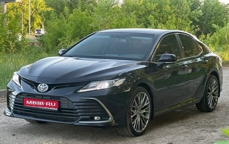 Toyota Camry, 2021 год, 3 800 000 рублей, 1 фотография