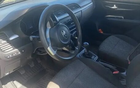KIA Rio IV, 2018 год, 950 000 рублей, 8 фотография