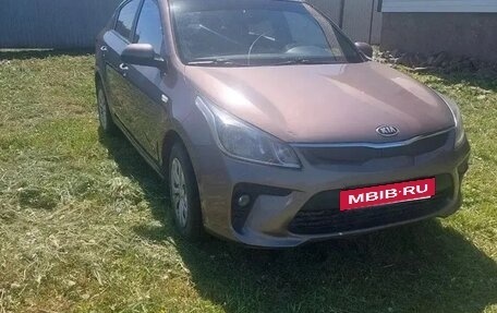 KIA Rio IV, 2018 год, 950 000 рублей, 2 фотография