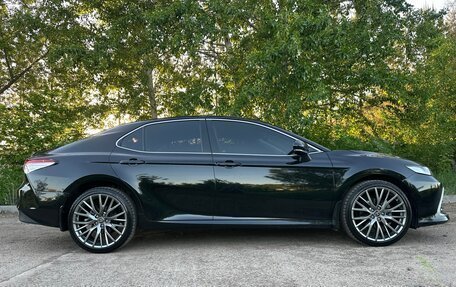 Toyota Camry, 2021 год, 3 800 000 рублей, 4 фотография