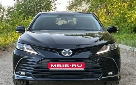 Toyota Camry, 2021 год, 3 800 000 рублей, 2 фотография