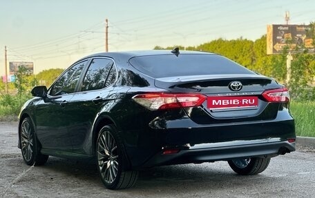 Toyota Camry, 2021 год, 3 800 000 рублей, 7 фотография