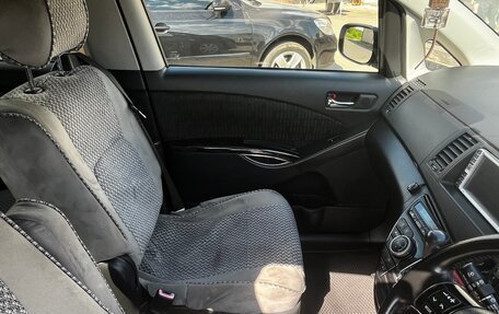 Toyota ISis I, 2011 год, 1 050 000 рублей, 11 фотография