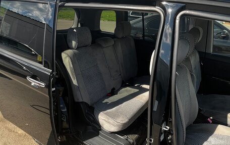 Toyota ISis I, 2011 год, 1 050 000 рублей, 15 фотография