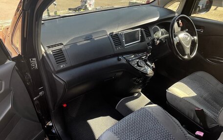 Toyota ISis I, 2011 год, 1 050 000 рублей, 16 фотография