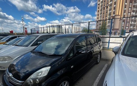 Toyota ISis I, 2011 год, 1 050 000 рублей, 22 фотография