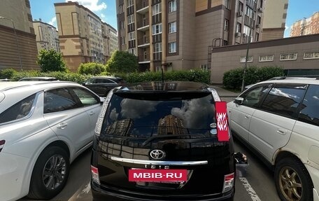 Toyota ISis I, 2011 год, 1 050 000 рублей, 26 фотография