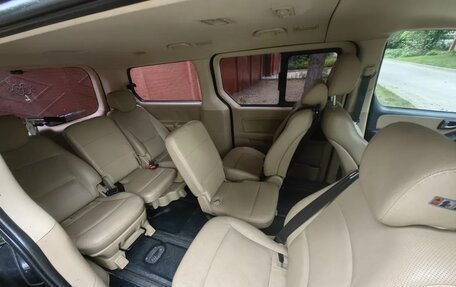 Hyundai Grand Starex Grand Starex I рестайлинг 2, 2015 год, 2 000 000 рублей, 15 фотография