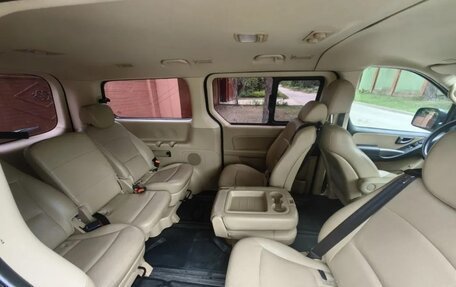 Hyundai Grand Starex Grand Starex I рестайлинг 2, 2015 год, 2 000 000 рублей, 11 фотография