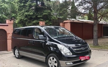 Hyundai Grand Starex Grand Starex I рестайлинг 2, 2015 год, 2 000 000 рублей, 2 фотография