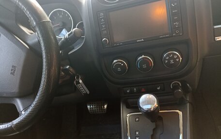 Jeep Liberty (Patriot), 2010 год, 770 000 рублей, 10 фотография